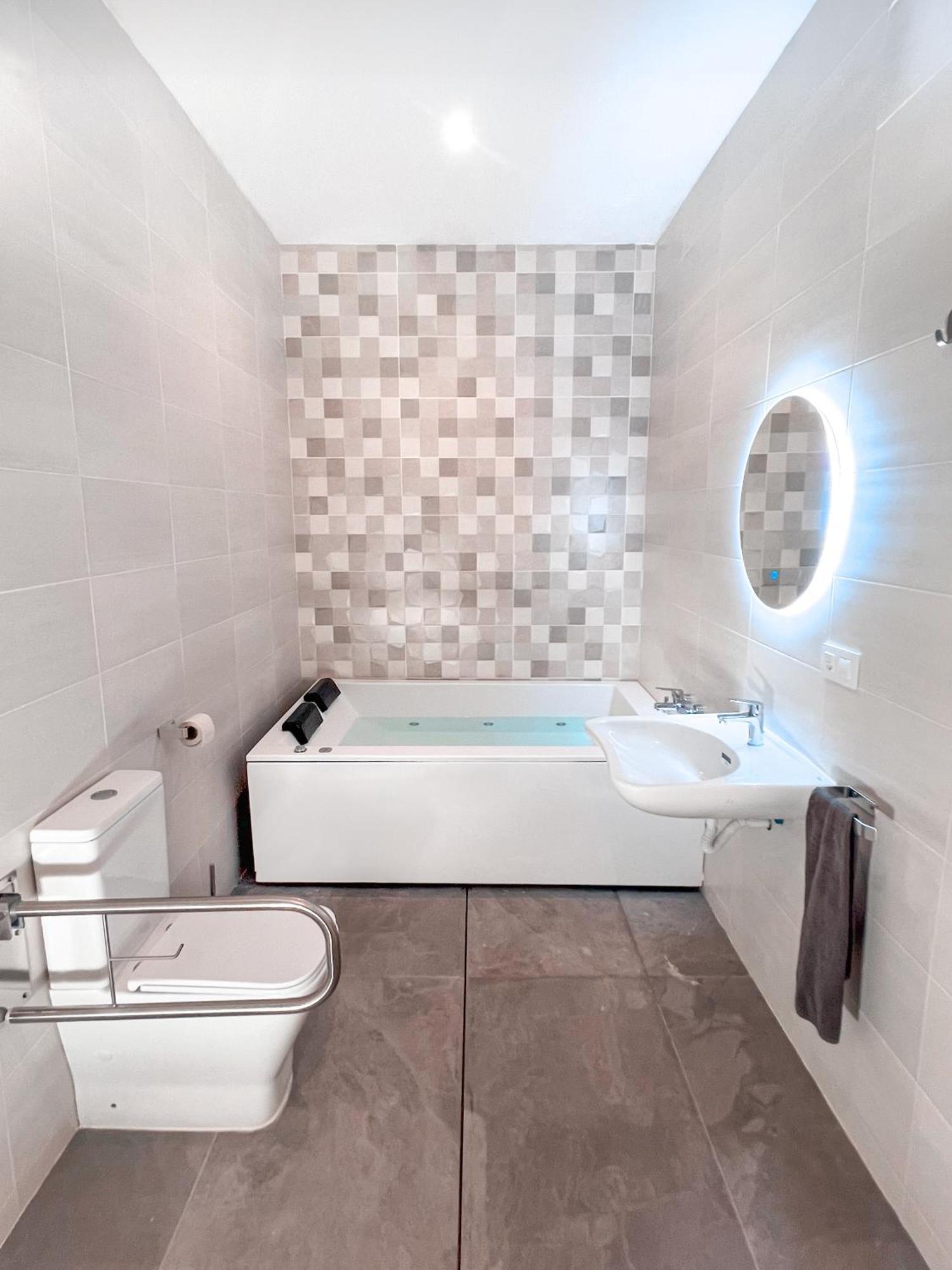 Estudio Con Jacuzzi Privado En Triana Appartamento