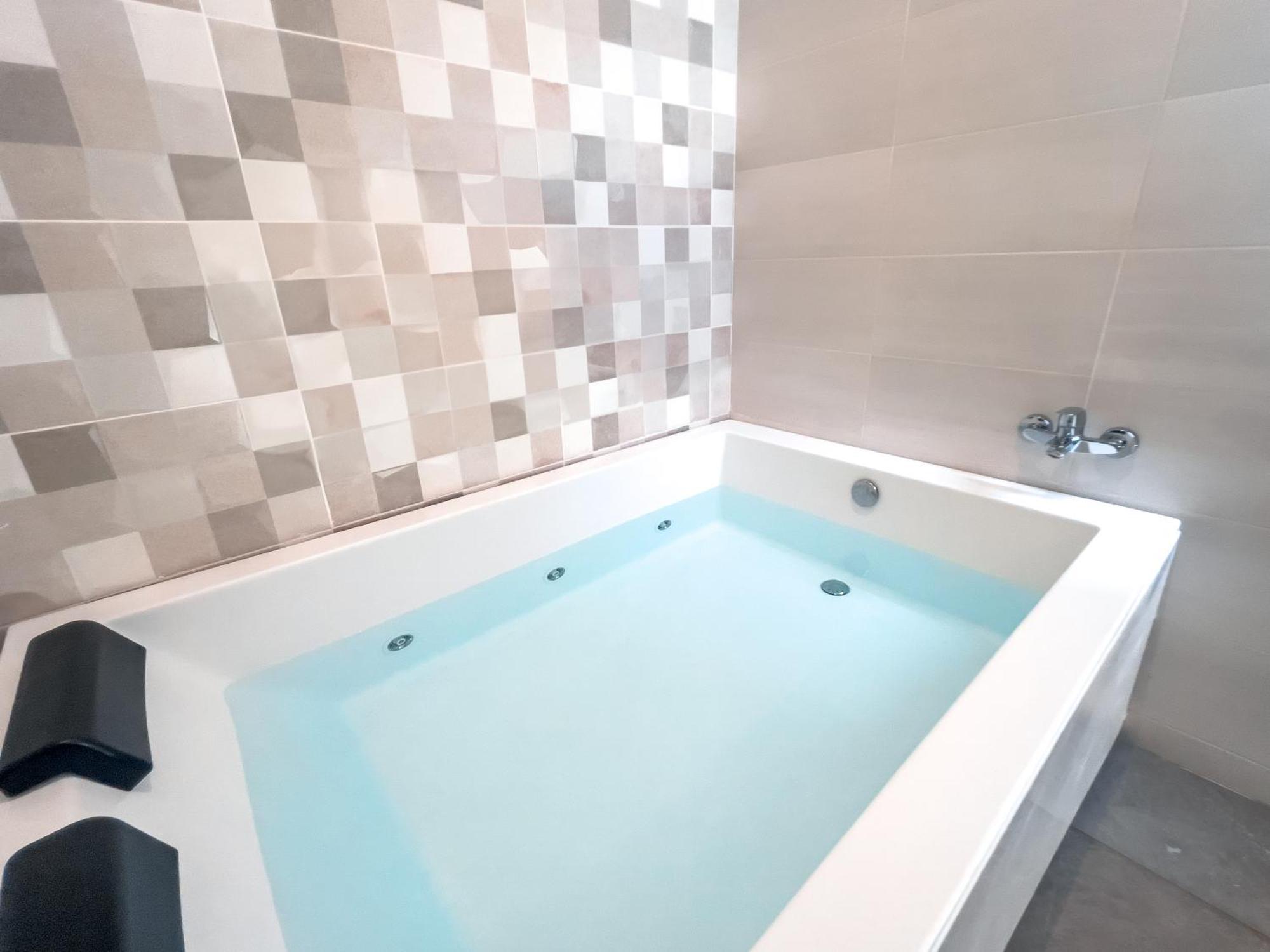 Estudio Con Jacuzzi Privado En Triana Appartamento Siviglia